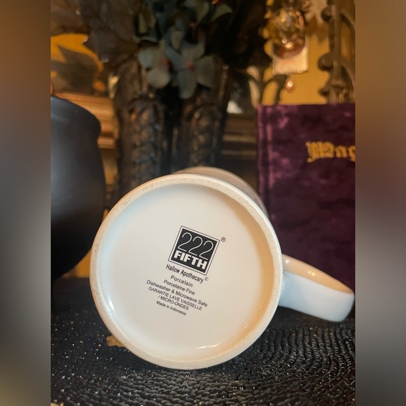 NWOT BUNDLE MAGIC Journal, Spells & Magic Notepad/Pen AND “Eyes Of Frog” Mug - Picture 6 of 17